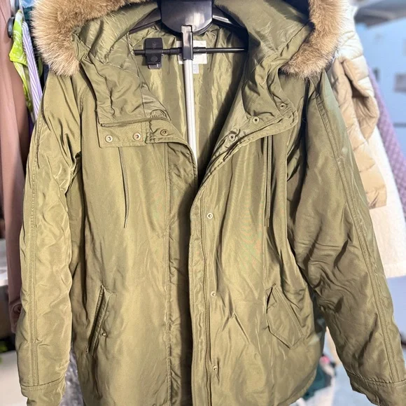 Old Navy Women's Green Puffer Jacket with Faux Fur Hood - Picture 3 of 11